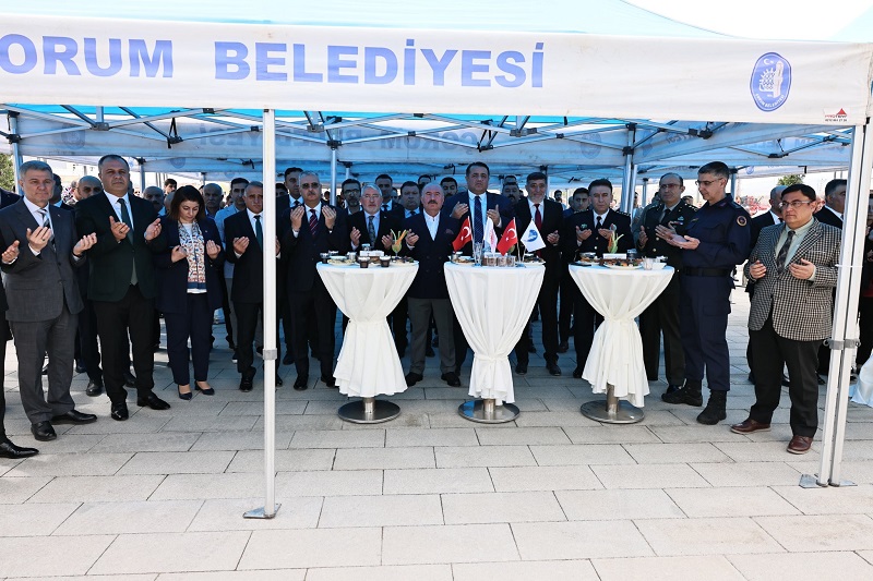 Valiliğimiz ve Çorum Belediye Başkanlığı Tarafından Bayramlaşma Programı Düzenlendi